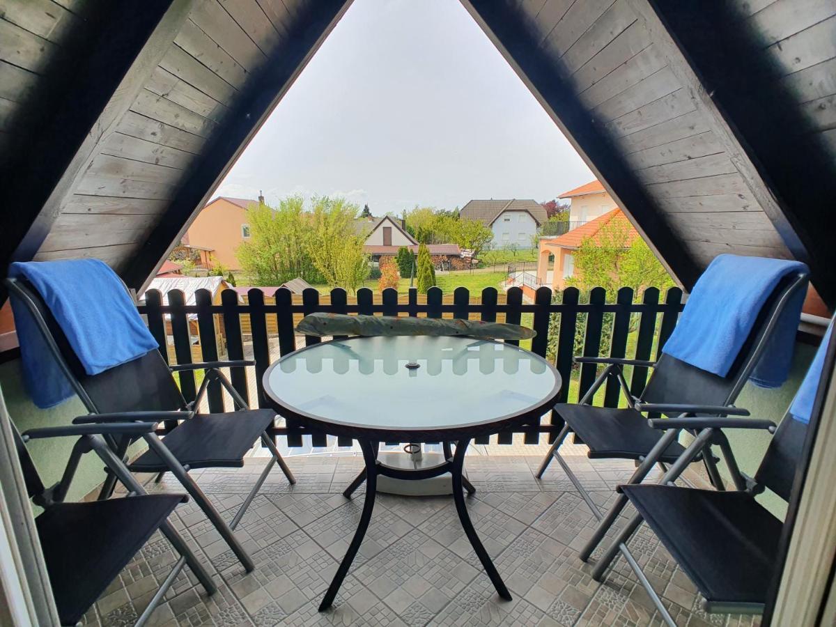 Krisztián Apartmanház Vonyarcvashegy Esterno foto