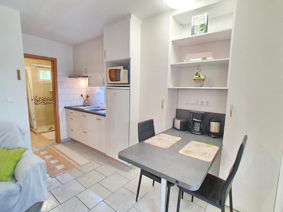 Krisztián Apartmanház Vonyarcvashegy Esterno foto