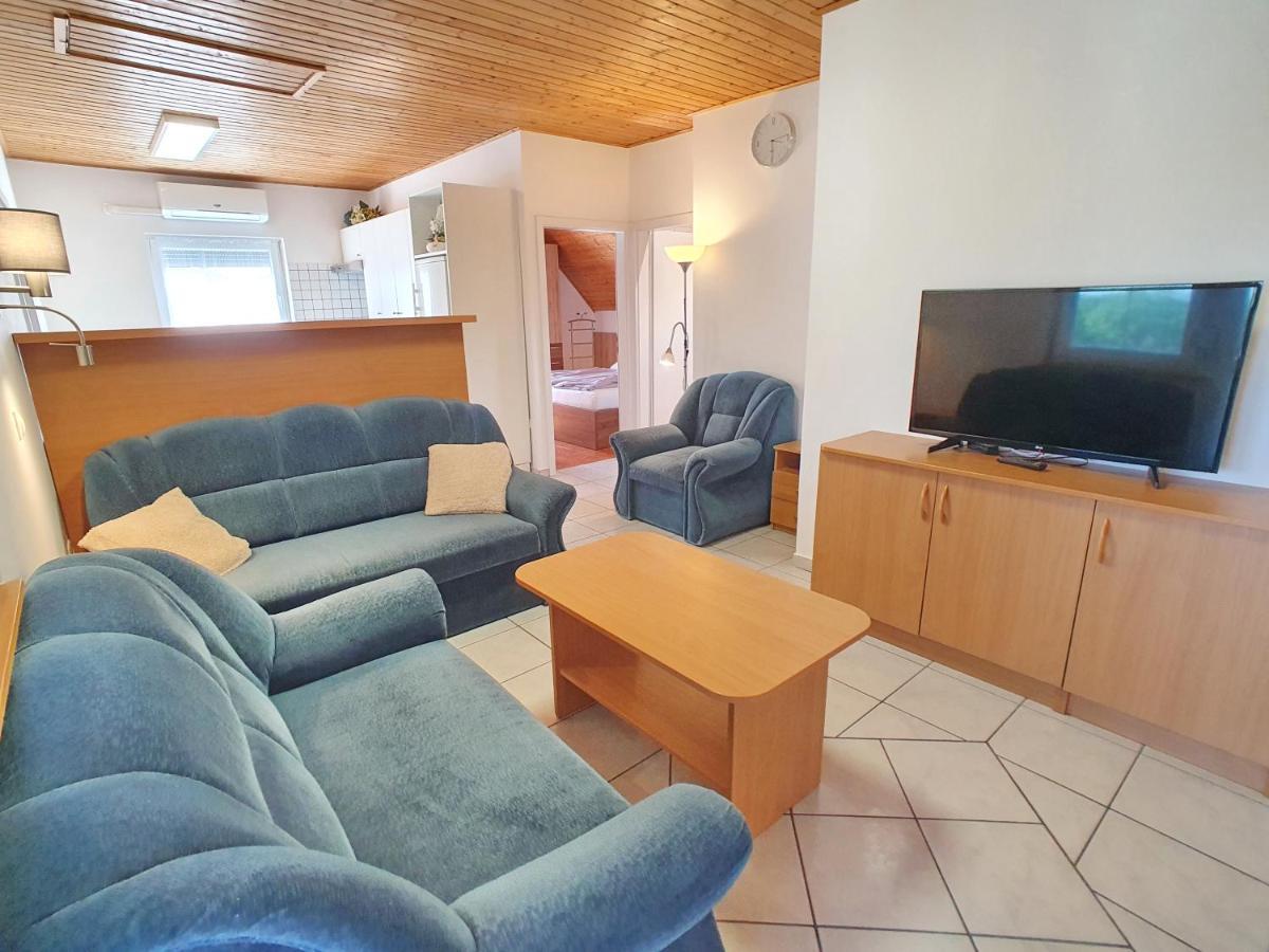 Krisztián Apartmanház Vonyarcvashegy Esterno foto