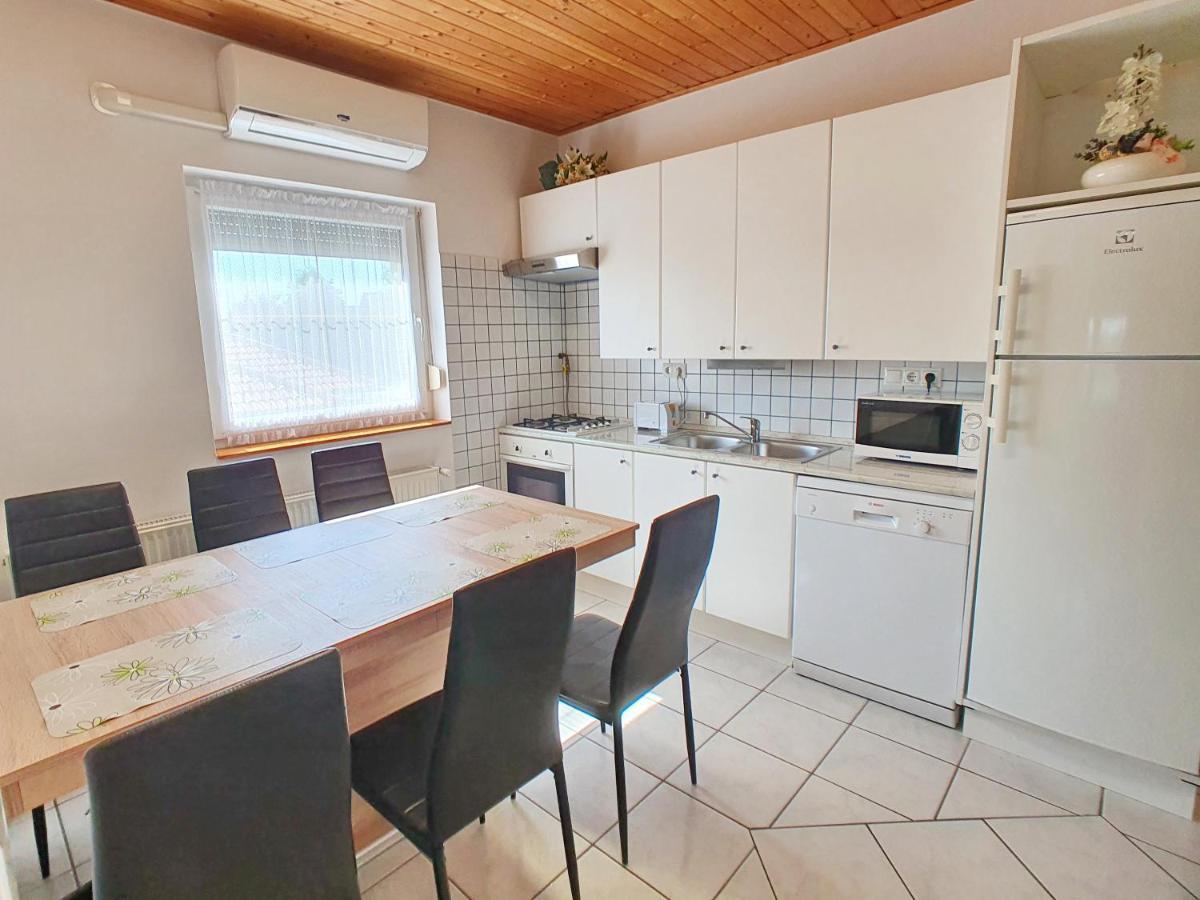 Krisztián Apartmanház Vonyarcvashegy Esterno foto