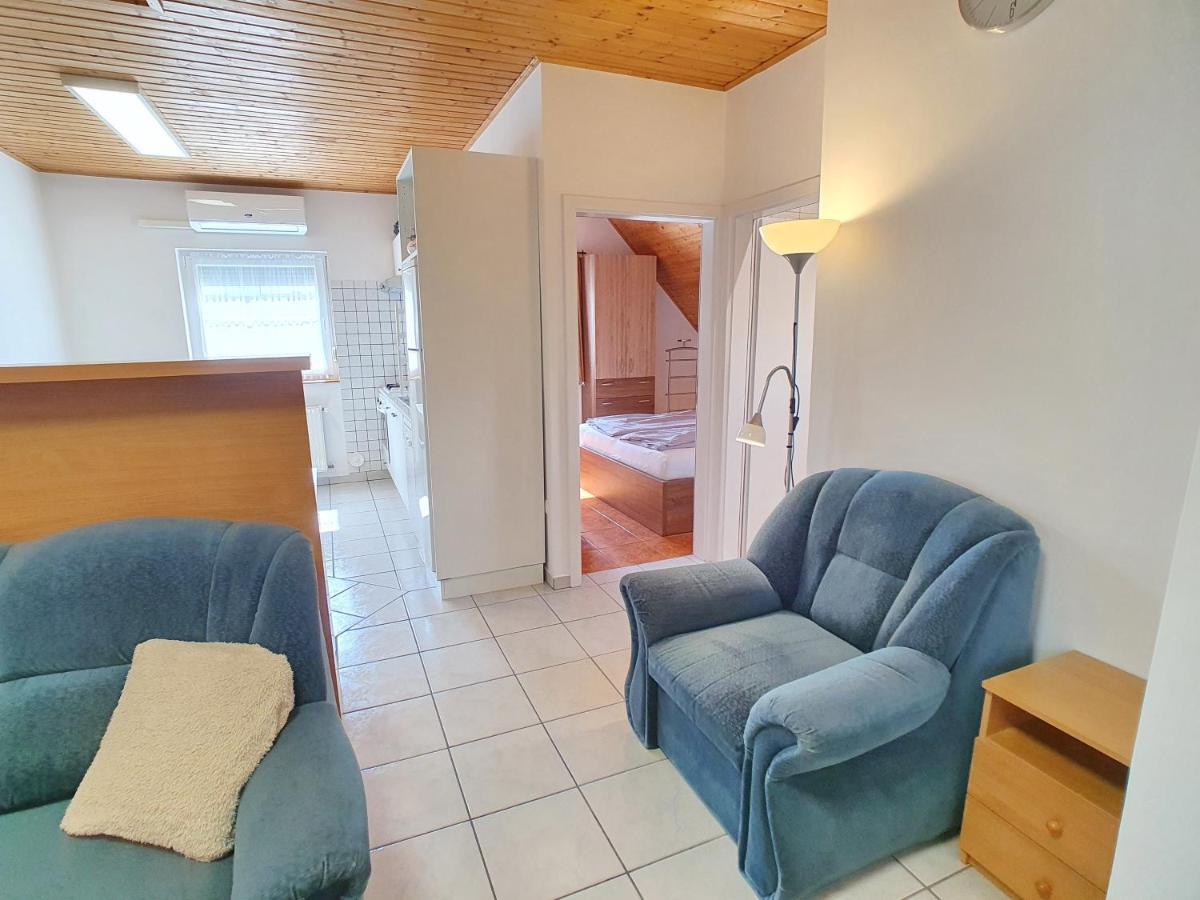 Krisztián Apartmanház Vonyarcvashegy Esterno foto