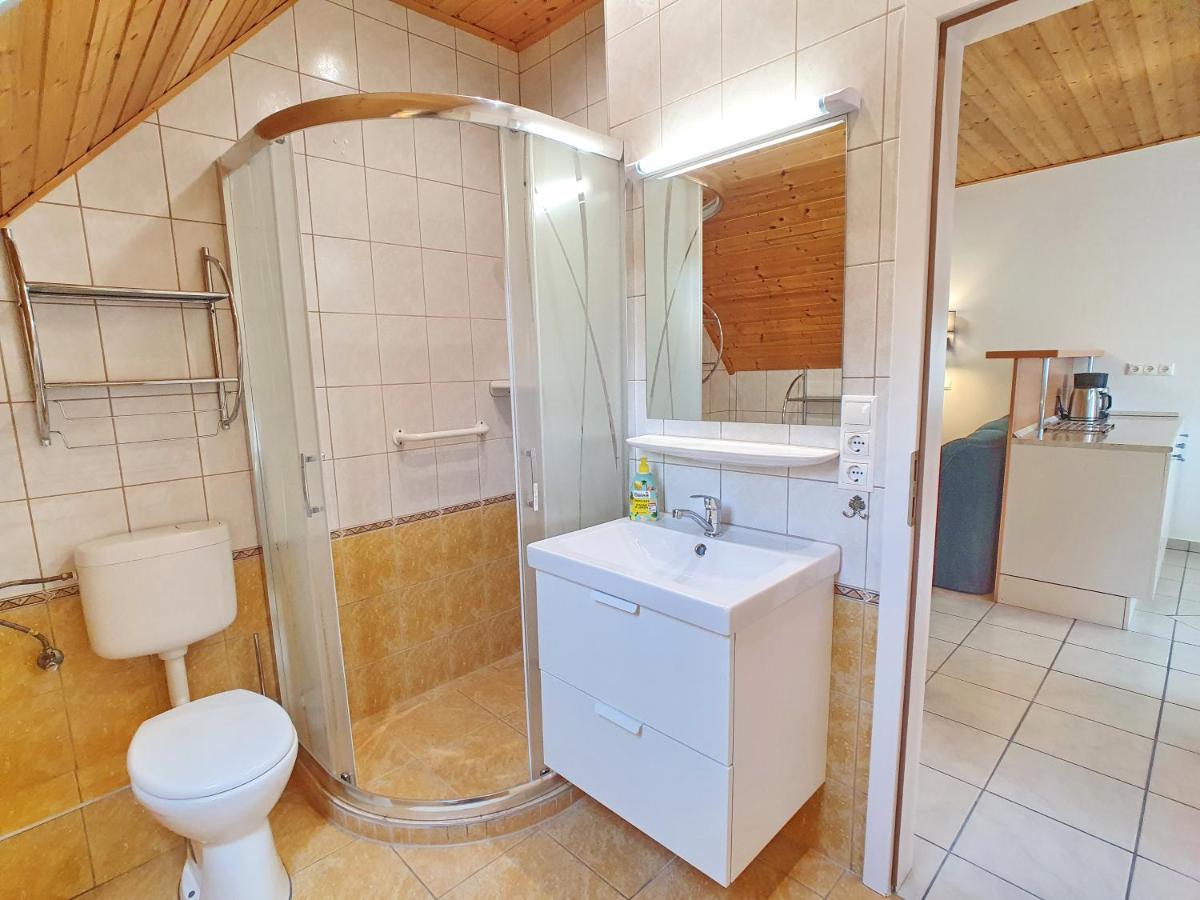 Krisztián Apartmanház Vonyarcvashegy Esterno foto