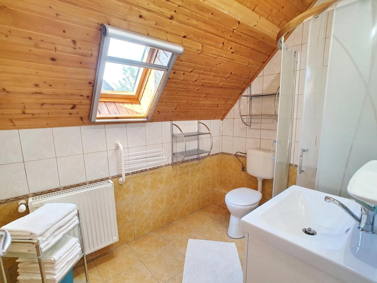 Krisztián Apartmanház Vonyarcvashegy Esterno foto