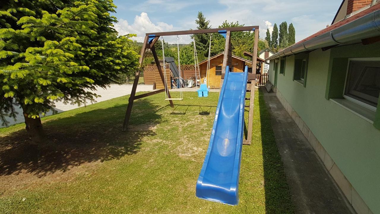 Krisztián Apartmanház Vonyarcvashegy Esterno foto